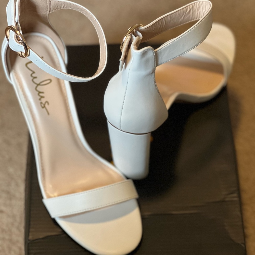 Kamali Off White Ankle Strap Heels New